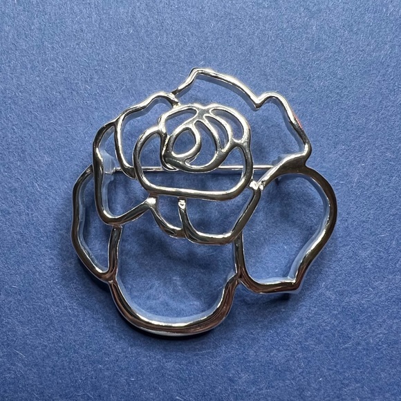 Flower Pin - Picture 2 of 5
